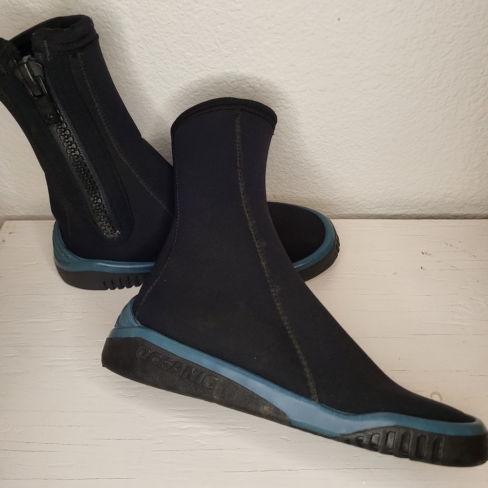 Oceanic neoprene boots men's size XSmall (7-7.5) women's size Small (8.5)